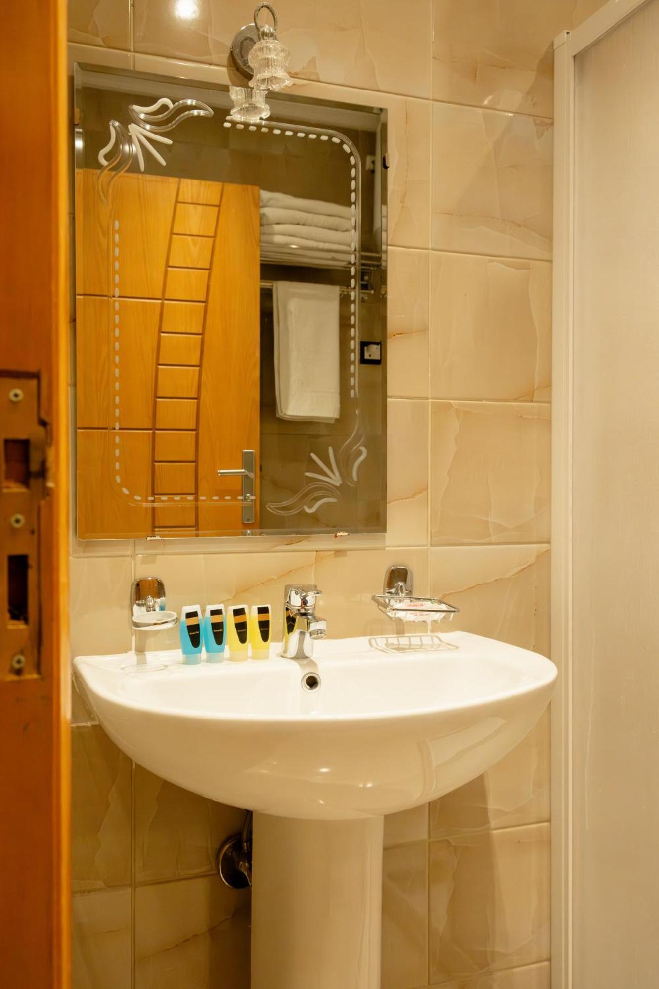 Jimmy Pyramids Hotel Kafret el-Gabal Екстериор снимка